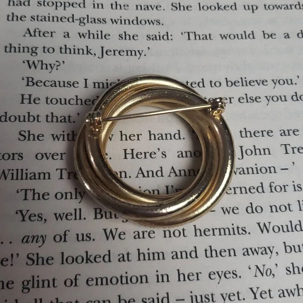Vintage Twisted Gold Circle Brooche